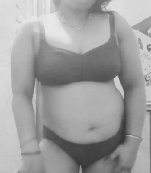 “(Hotwife)”Blurry scene, am i doing well to be a hotwife?