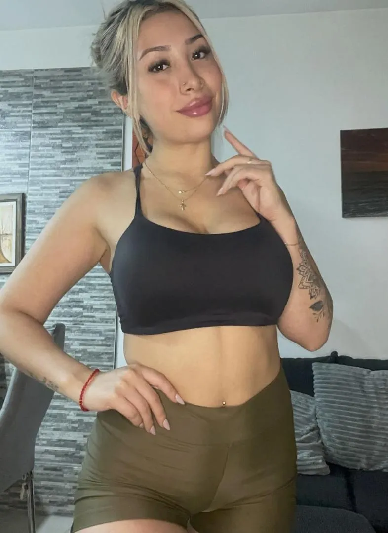 I squat and bounce while thinking about getting taken right there on the mat