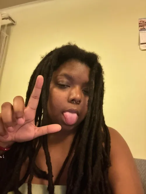 if you’re up, come play with me losers 👸🏾🙇🏼‍♂️💸💋