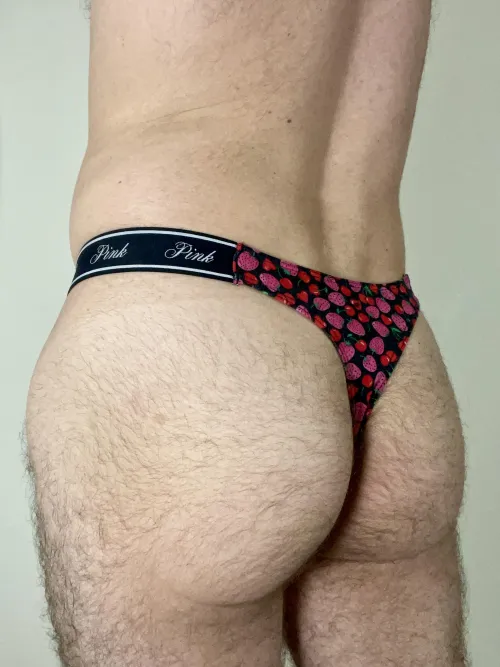 I'm such a sucker for these PINK thongs, they have so many cute prints!!!