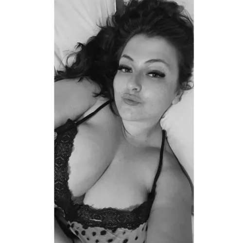 (Location) UK F23 - What do real men wear to bed? My bf wears PJs lol 😜