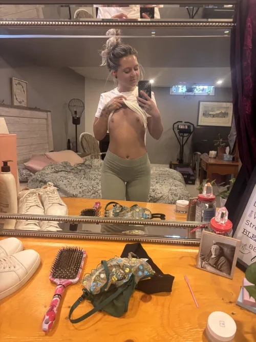 smol titties but got a tight kitty