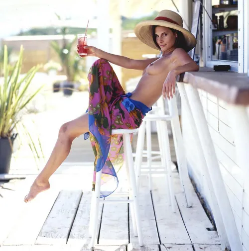 young Comp Lit professor spending her summer break in Côte d'Azur