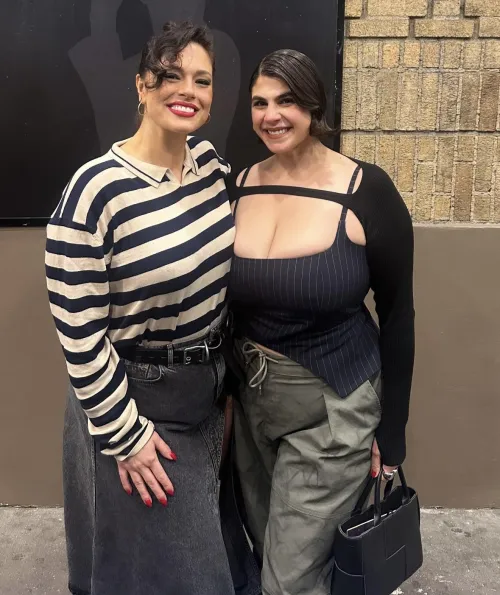 Ashley meeting a fan 👀