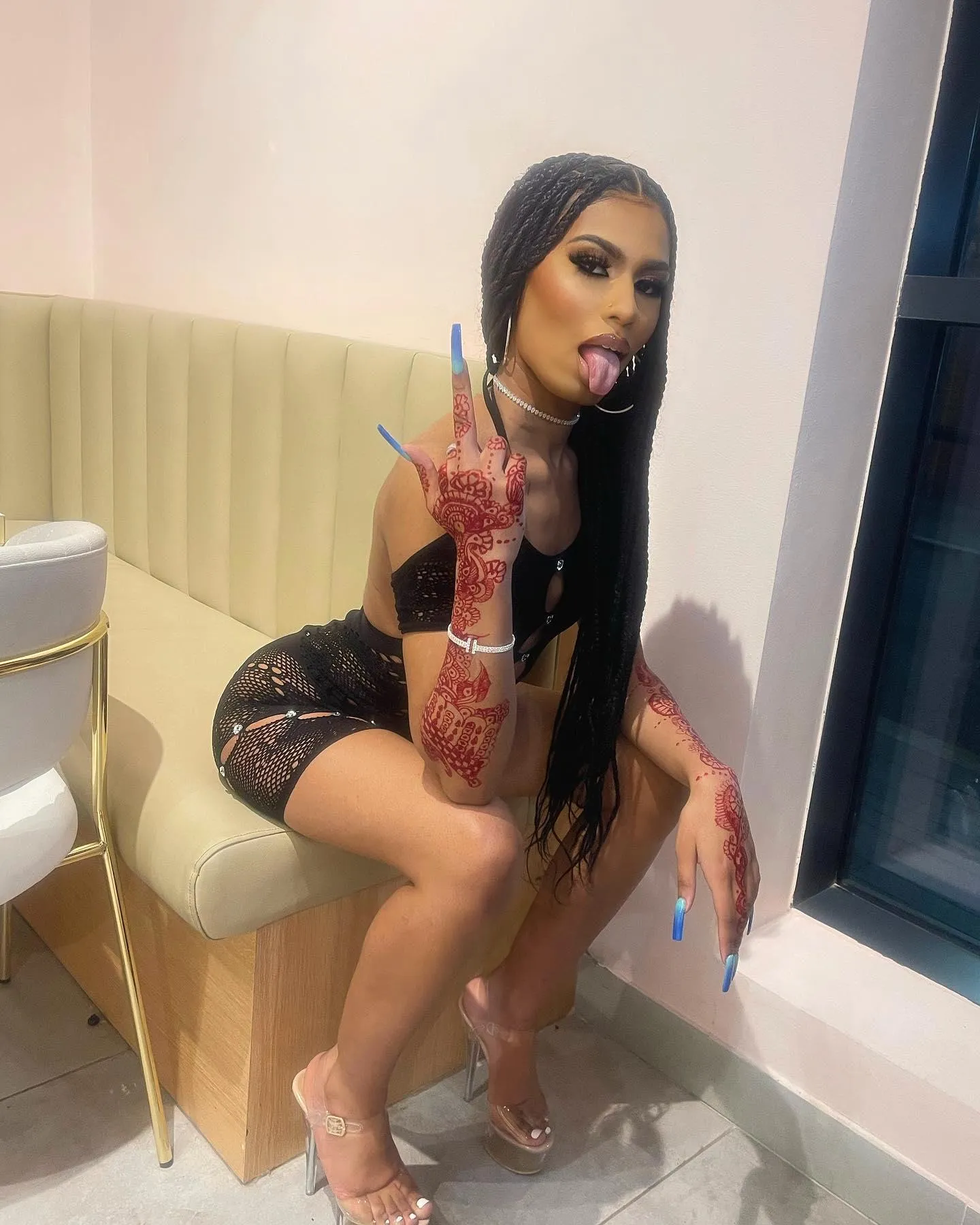 Can't imagine how good it must feel to look like this, knowing that any man that looks at you wants you.