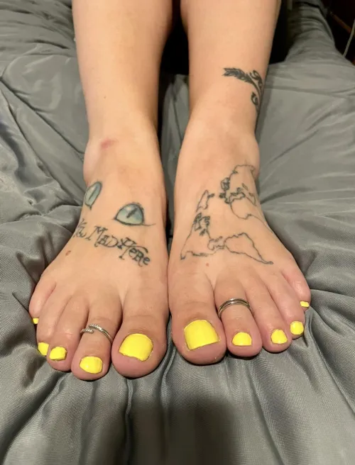 You can try to suck off my toe rings but these toes may pinch your tongue 🤭