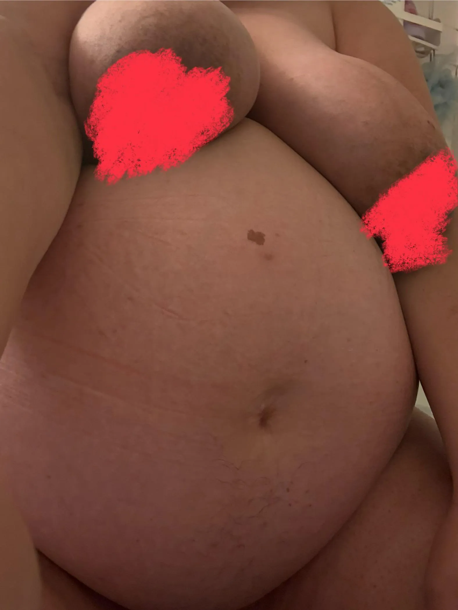 Can’t beat hangers and a pregnant belly 😎