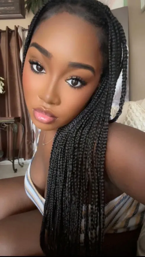 college girl looking for an [online] someone to connect with :)