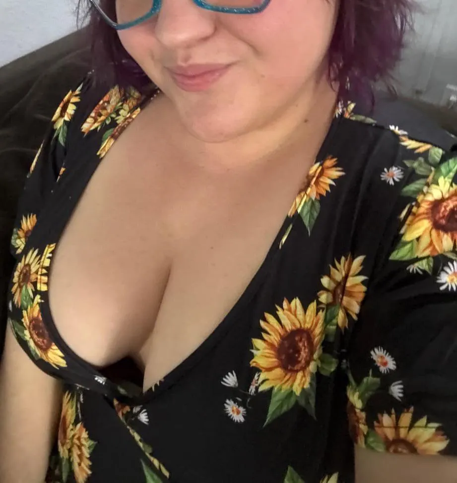 Curvy Latina MILF looking for the right arrangement with the right Daddy