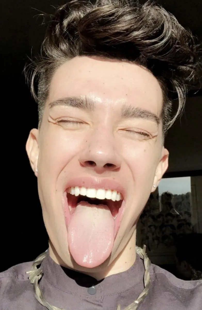 Gonna blow the fattest load on this pic. Completely cover this slut.