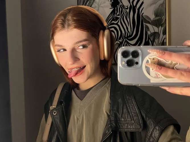 i like when the mirror catches my brat face just right <3