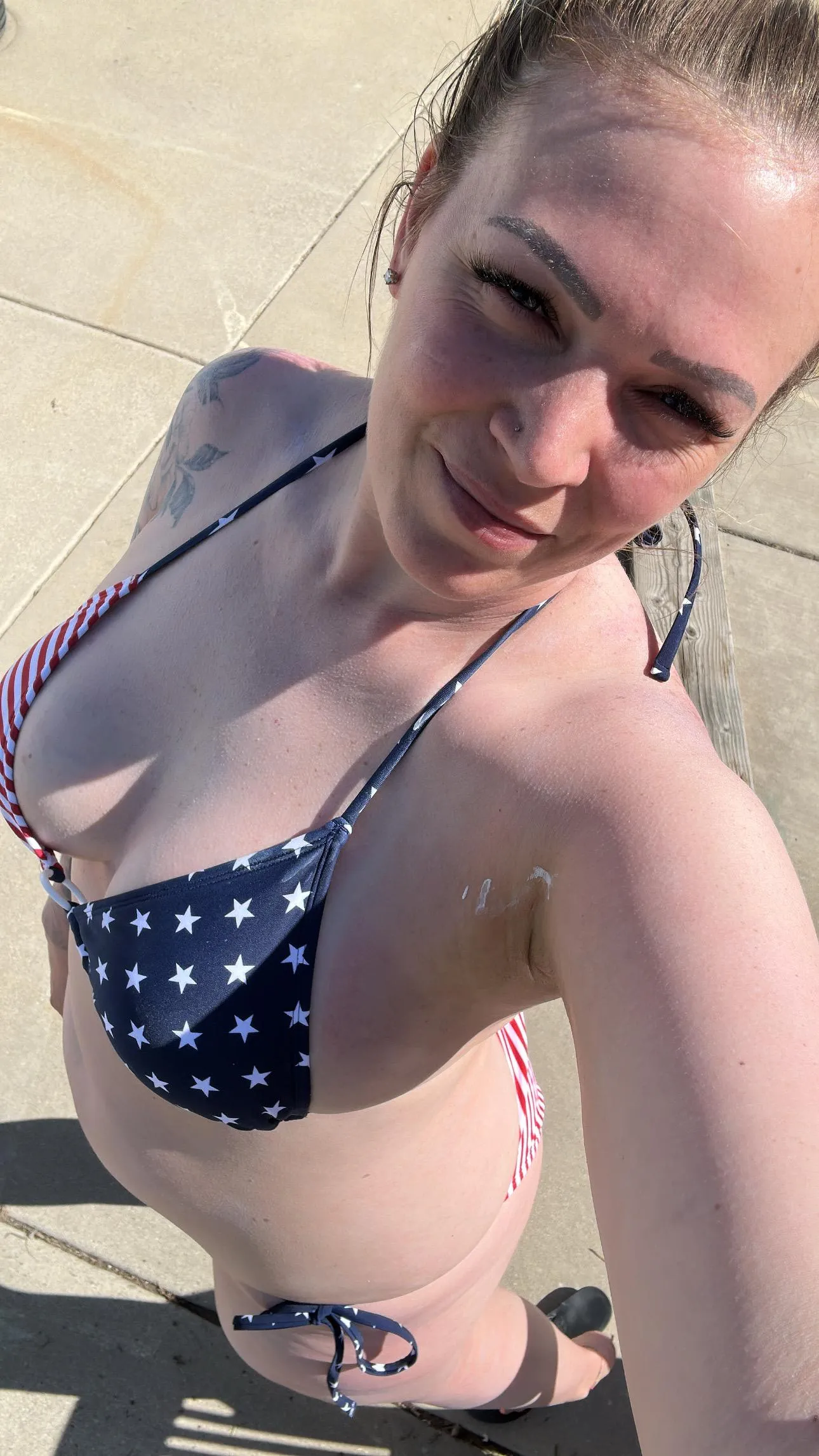 I'm feeling naughty and want to show off my MILF body