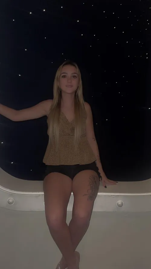 Looking for a legit sugar daddy:)