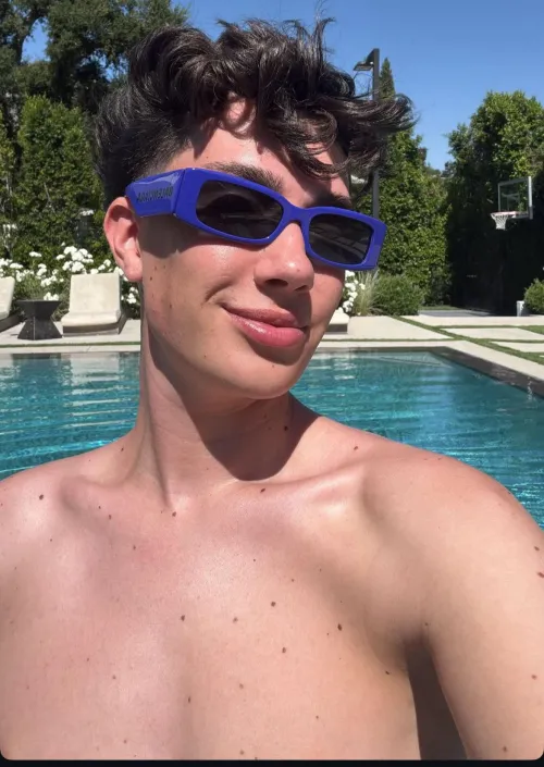 Shirtless pic from his insta story today
