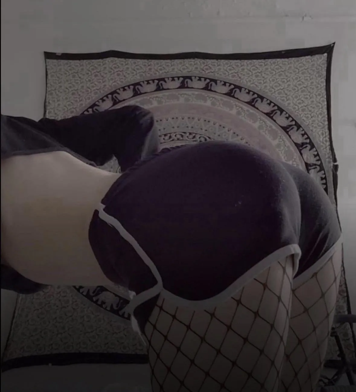 Cheating on my girlfriend with older men <3