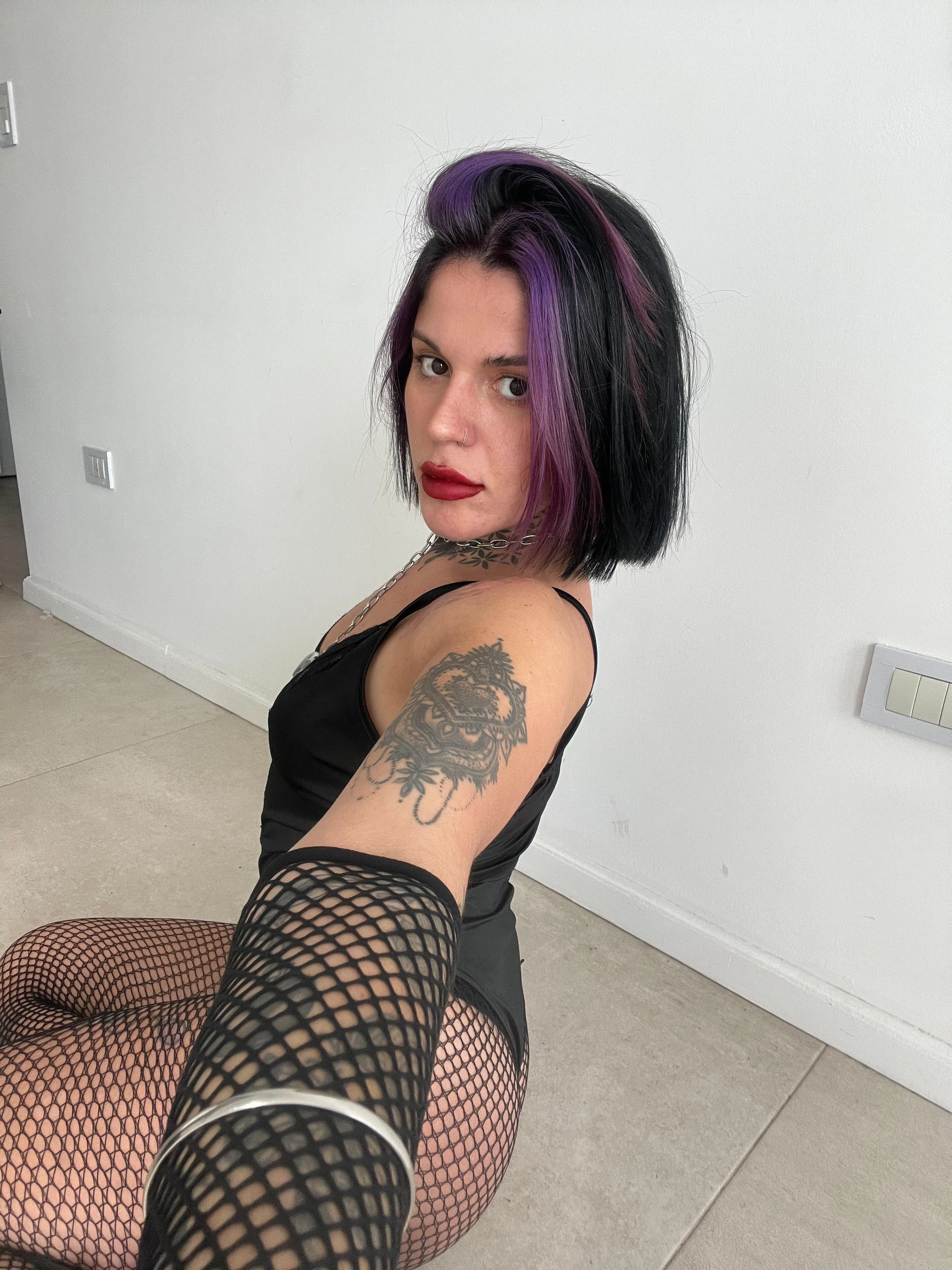 Do you like my violet highlights? Get to know me 😈