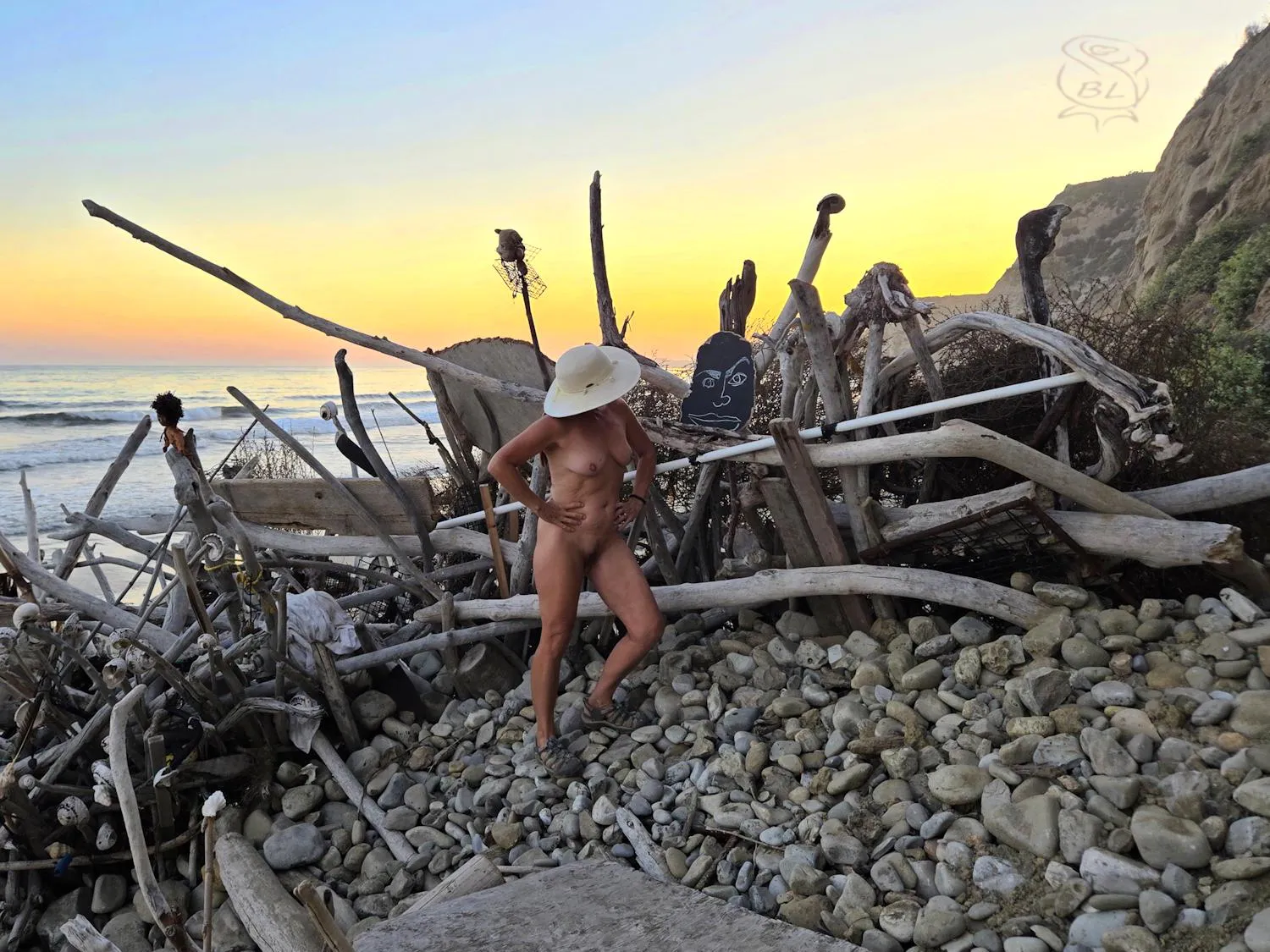 I guess not everyone is a fan of my nudity 🤨