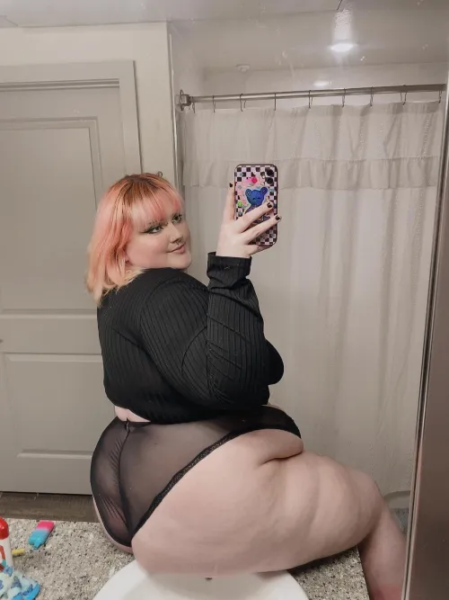 i need a face to sit on (;