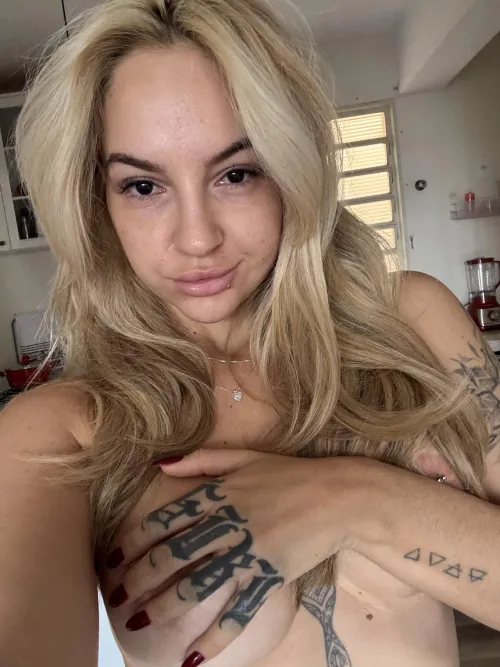 Innocent face. Dangerous intentions. [F]