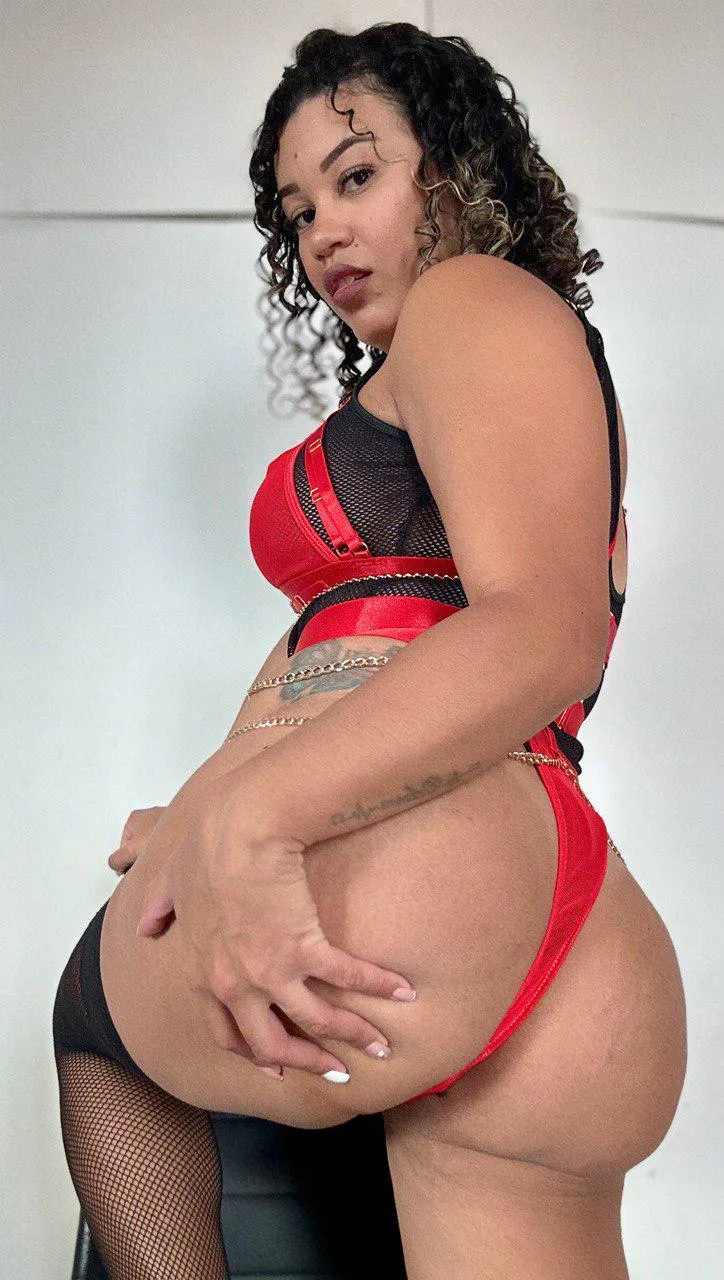 This ass will crush that face