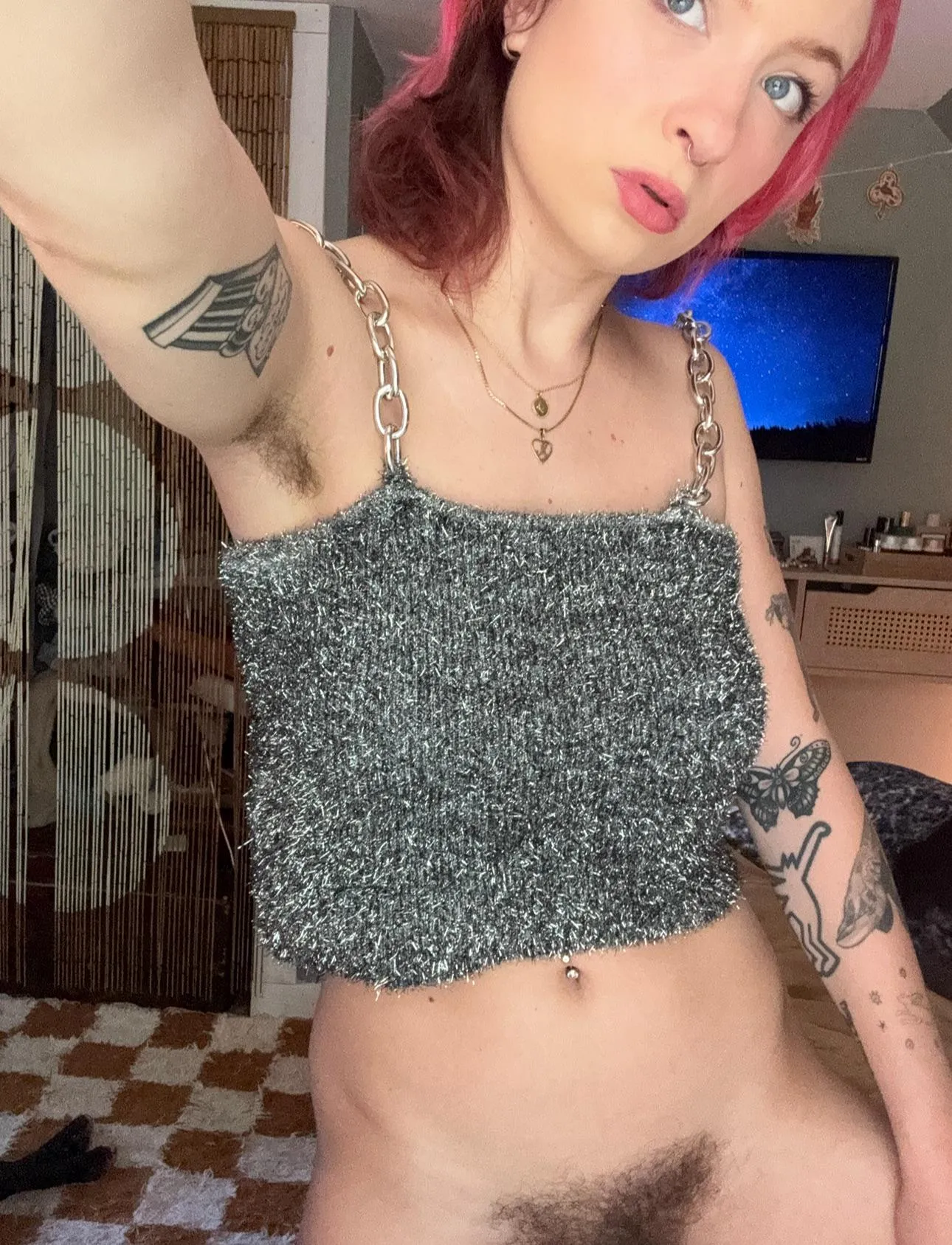 u like hairy pits or a bush more?<3