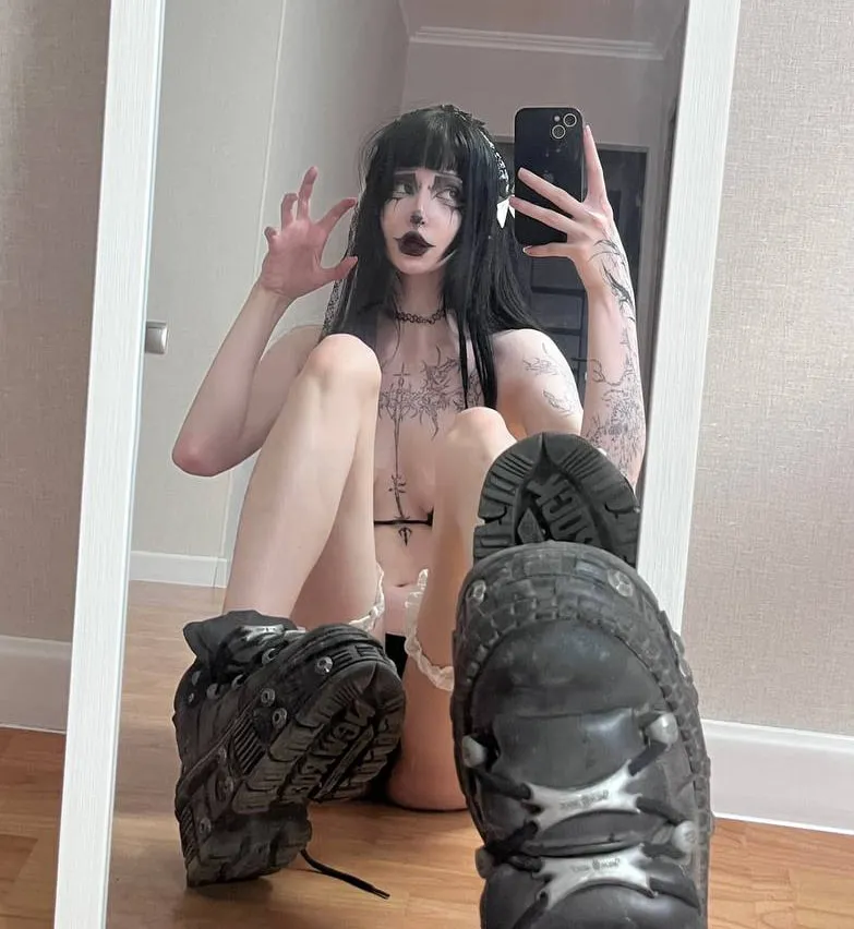 Would you like a clown to growl?