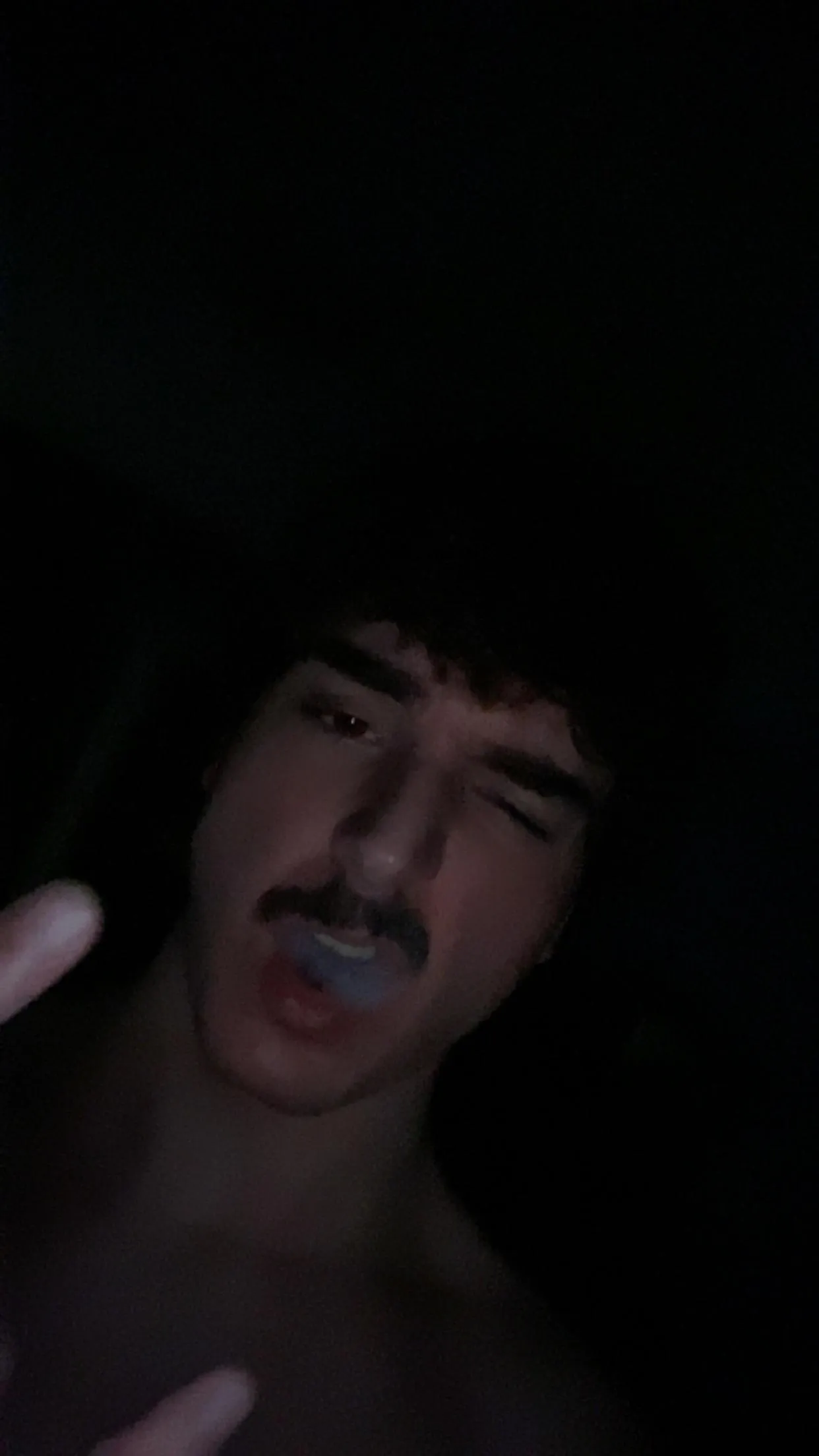 21 no plans dis friday night lookin 2 get hella faded hmu w a pic for snap if you’re around my age nd similar