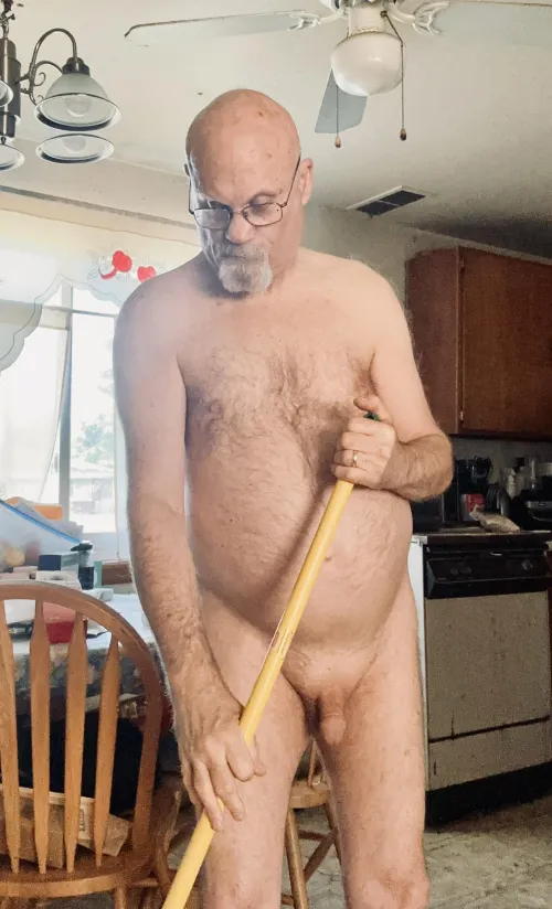 (65) Naked housework