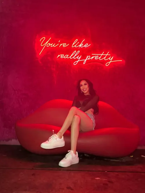 Drop a '💖' if I can show you some dick pics ;)