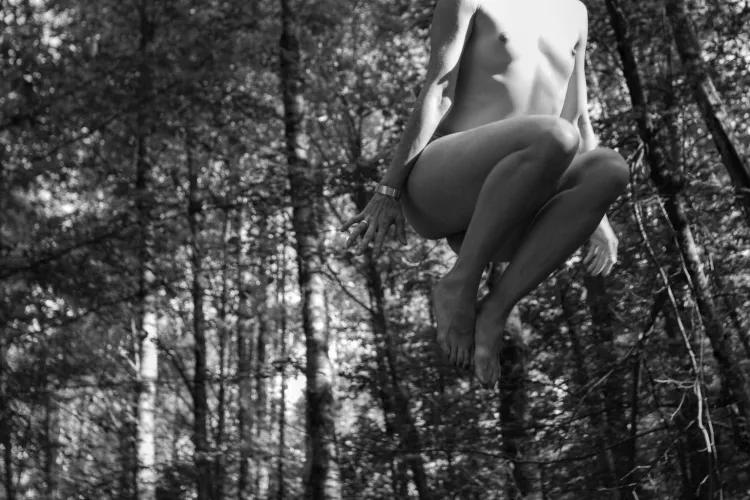 I want to get away, I wanna fly away