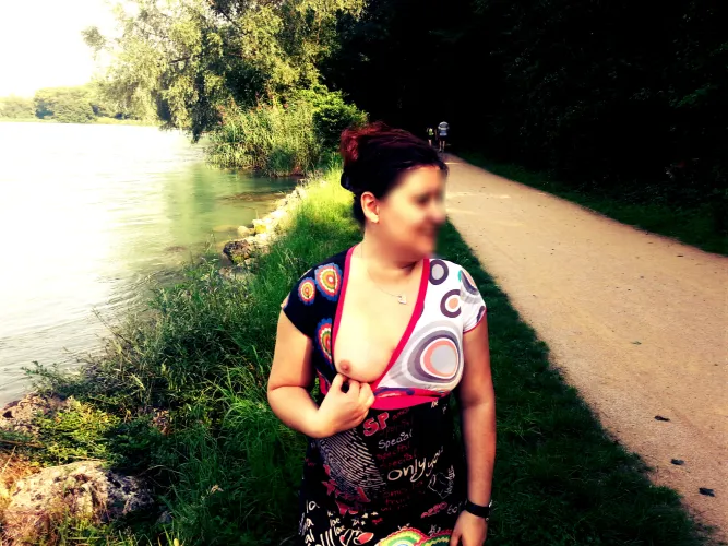 I'm a mom 😇 and an exhibitionist 😈