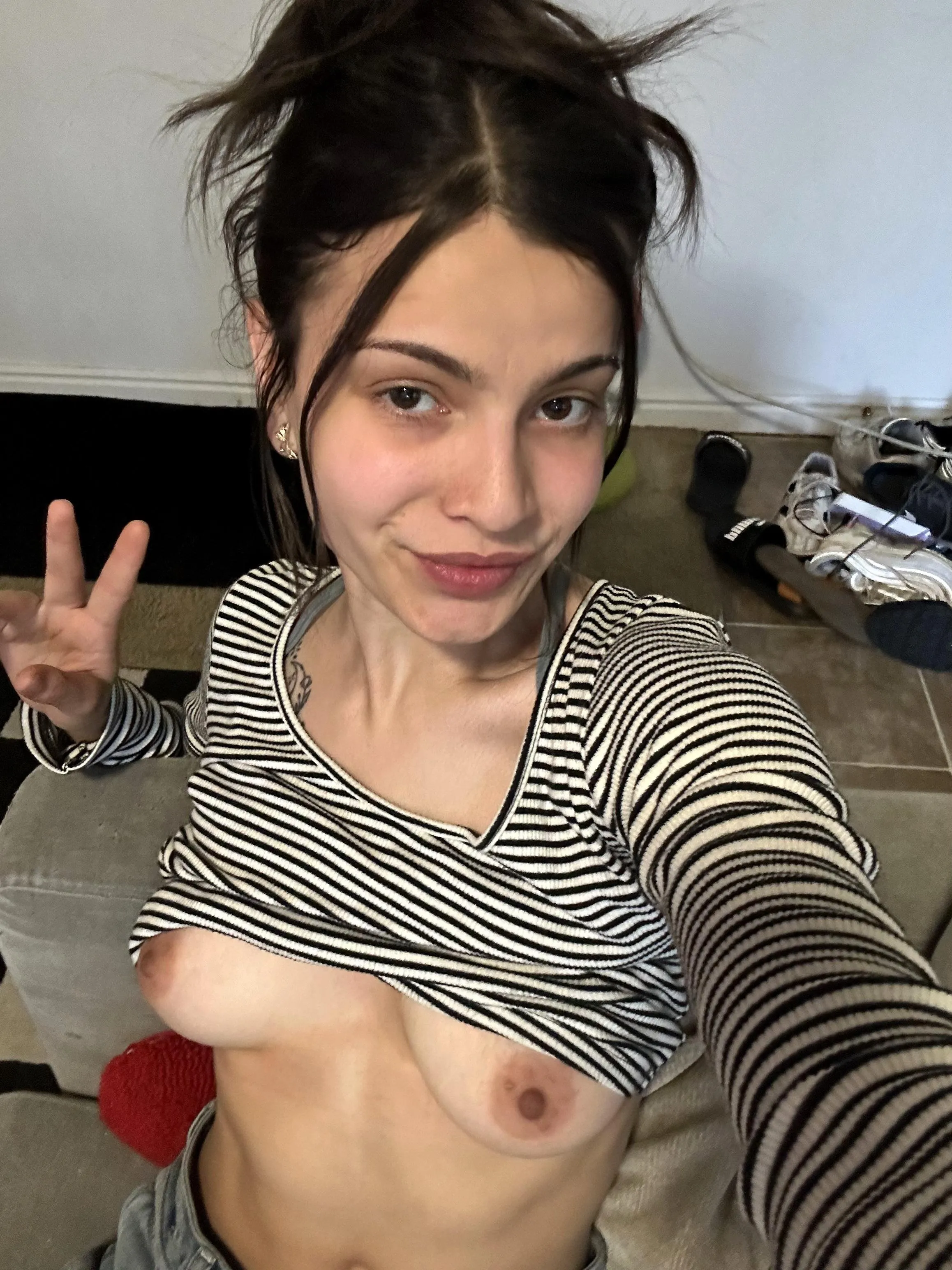 Iraqi babe with a face to pray to and tits to sin for 😋