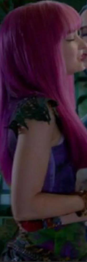 Is it me or was dove INSANLY hot in descendants 1-3