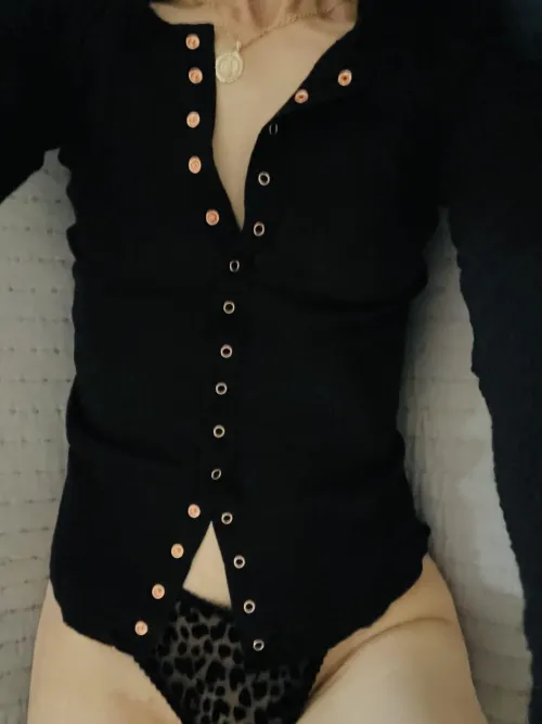 ISO 2 well hung men. Preferably bisexual.