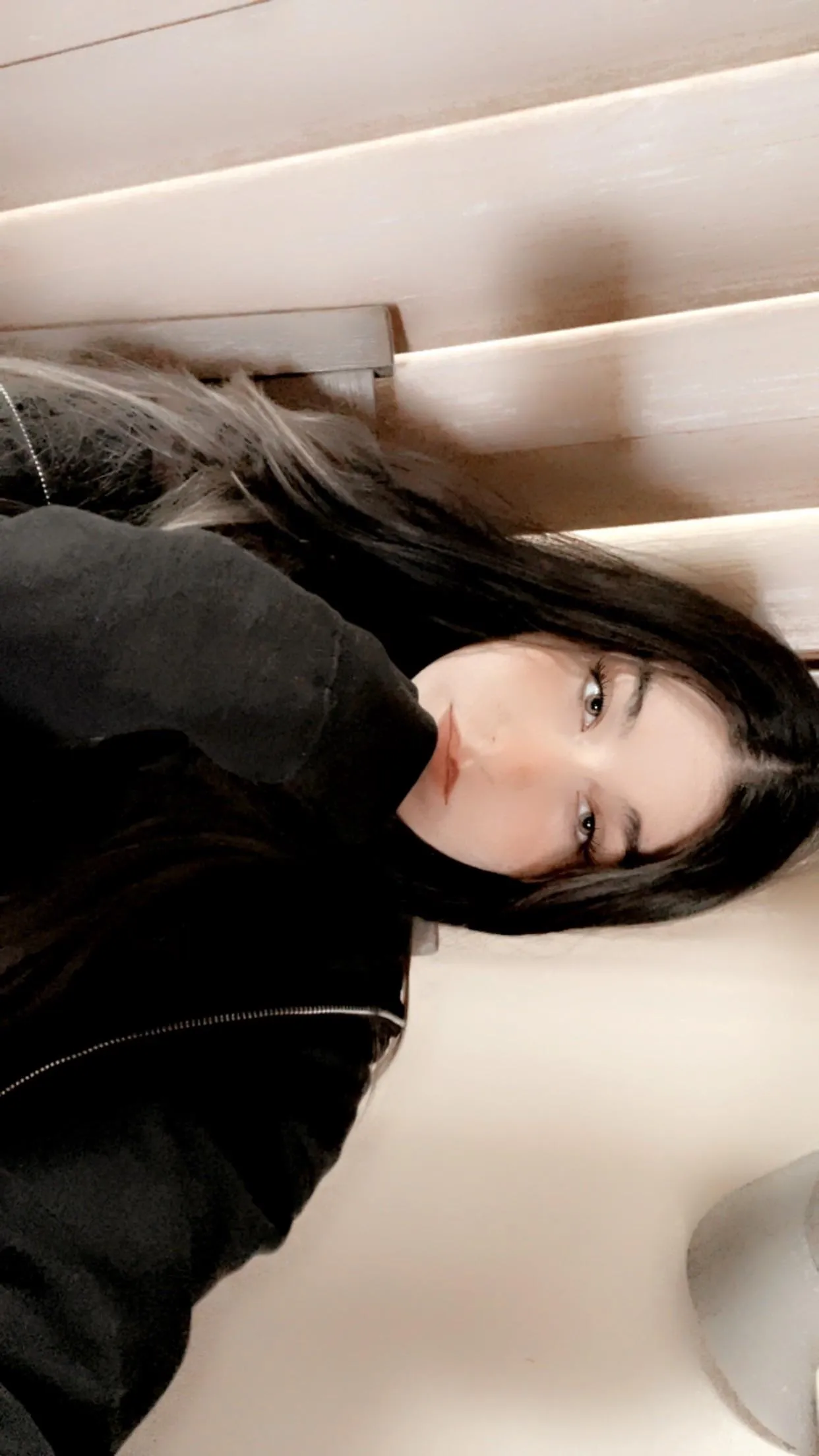 let me send you pics while you praise me/ tip me