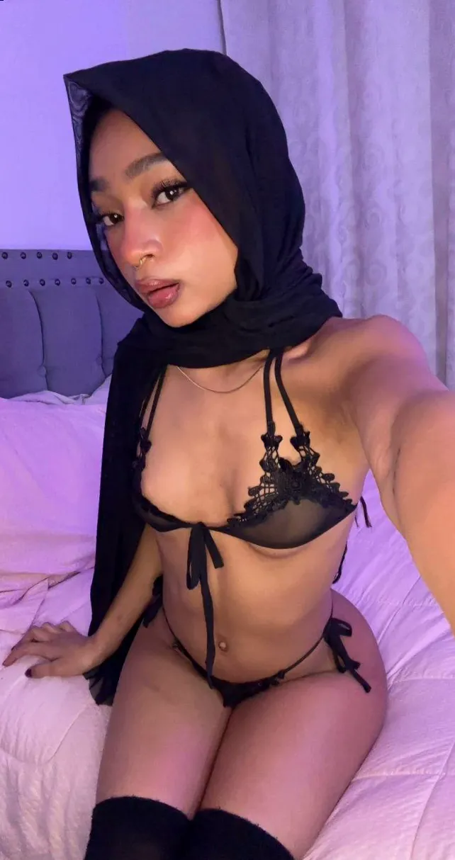 Should we leave the door open, while you screw me?