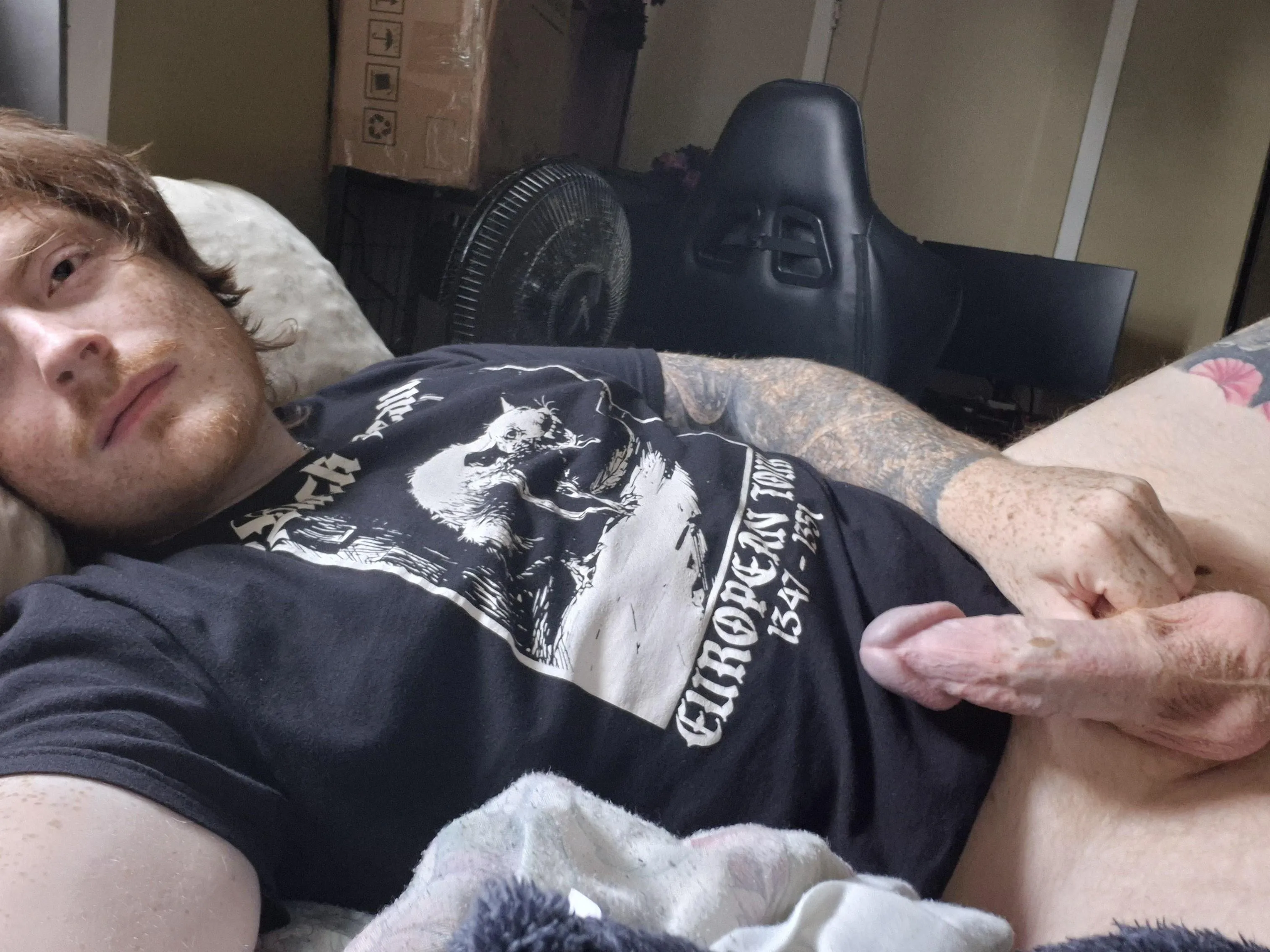 Morning wood is the worst, who wants to help me get rid of it? 🙏