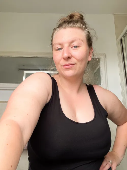 This girl is rare, a girl that's still hot without makeup