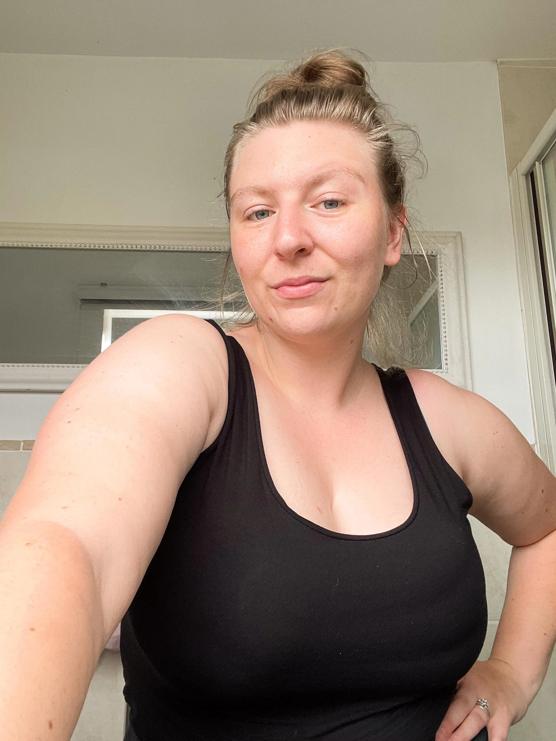 This girl is rare, a girl that's still hot without makeup