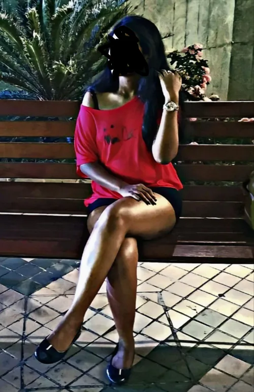 Wanna give cum tribute to this brown bitch? 🥵🥵🥵🍑🍑💦💋