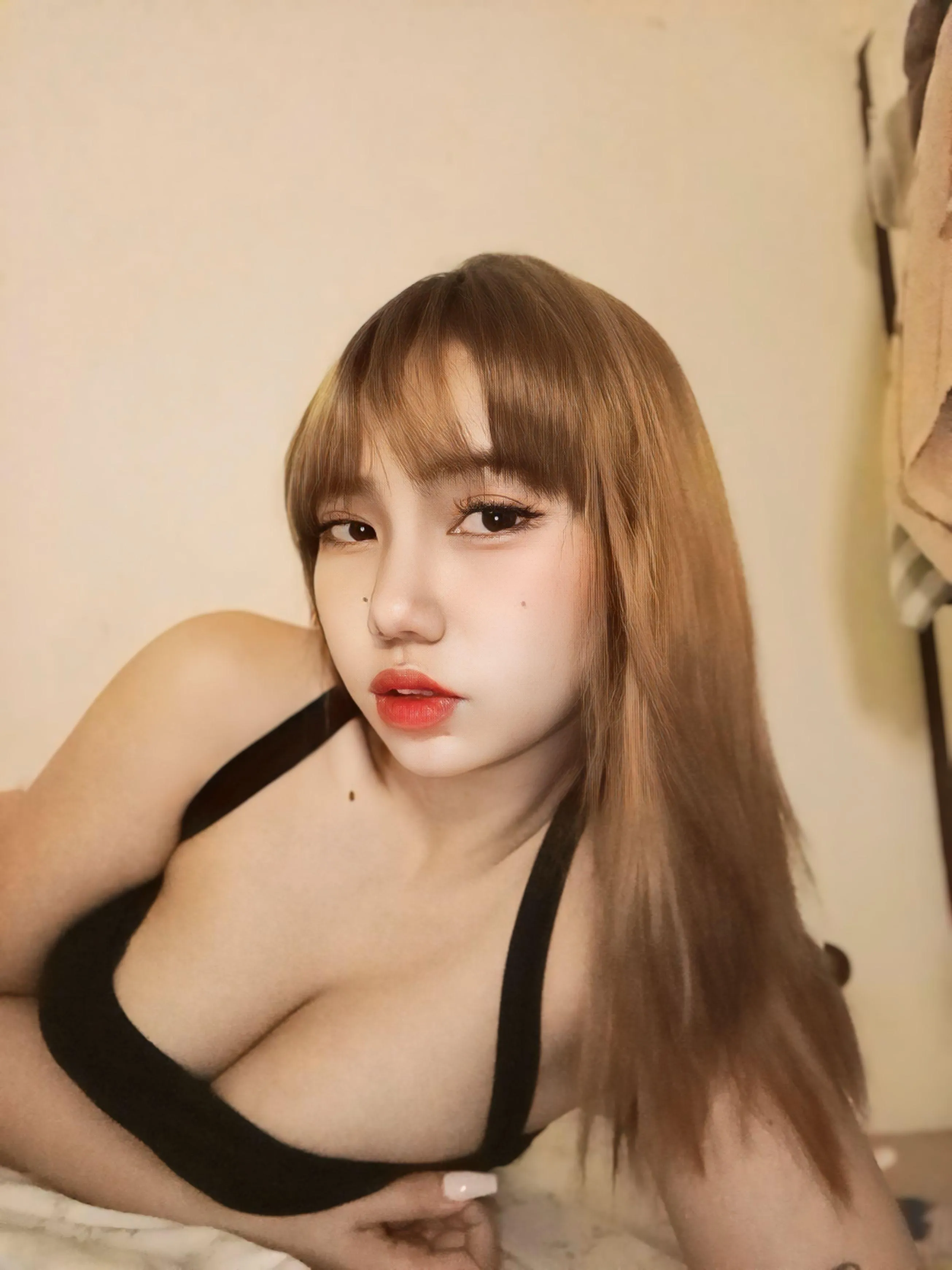 18. Petite. Asian. I don’t bite—unless you’re paying 🖤💦