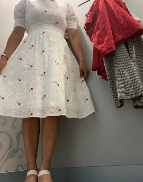 Any one looking to trade pics of wife and jerk off? 31yo wife