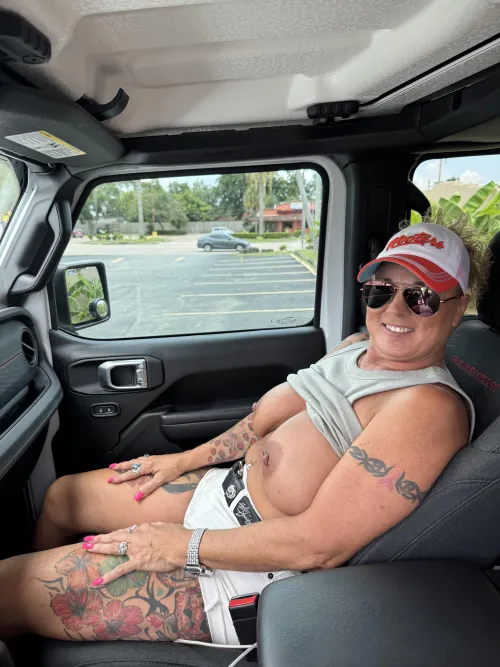 Big Juicy Jeep tits
