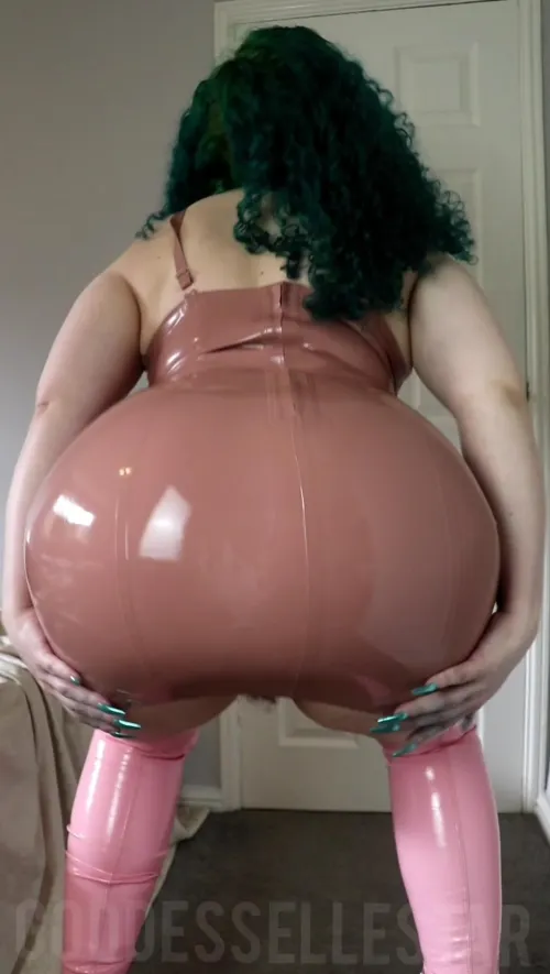 I think my ass might break this dress