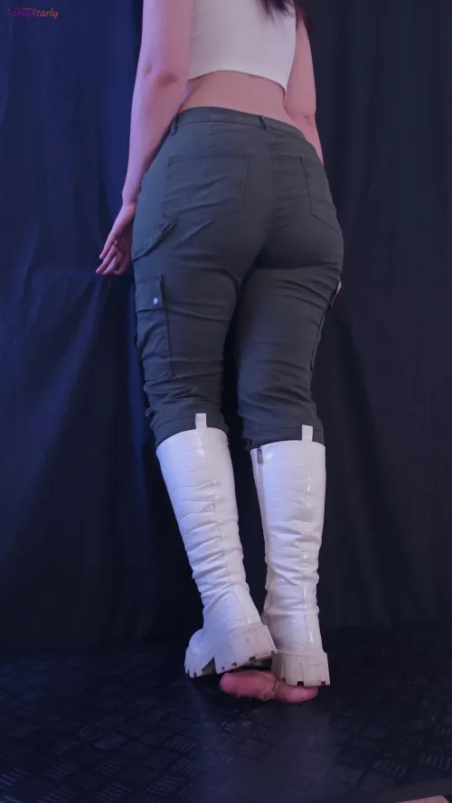 I walked everywhere with these boots😳