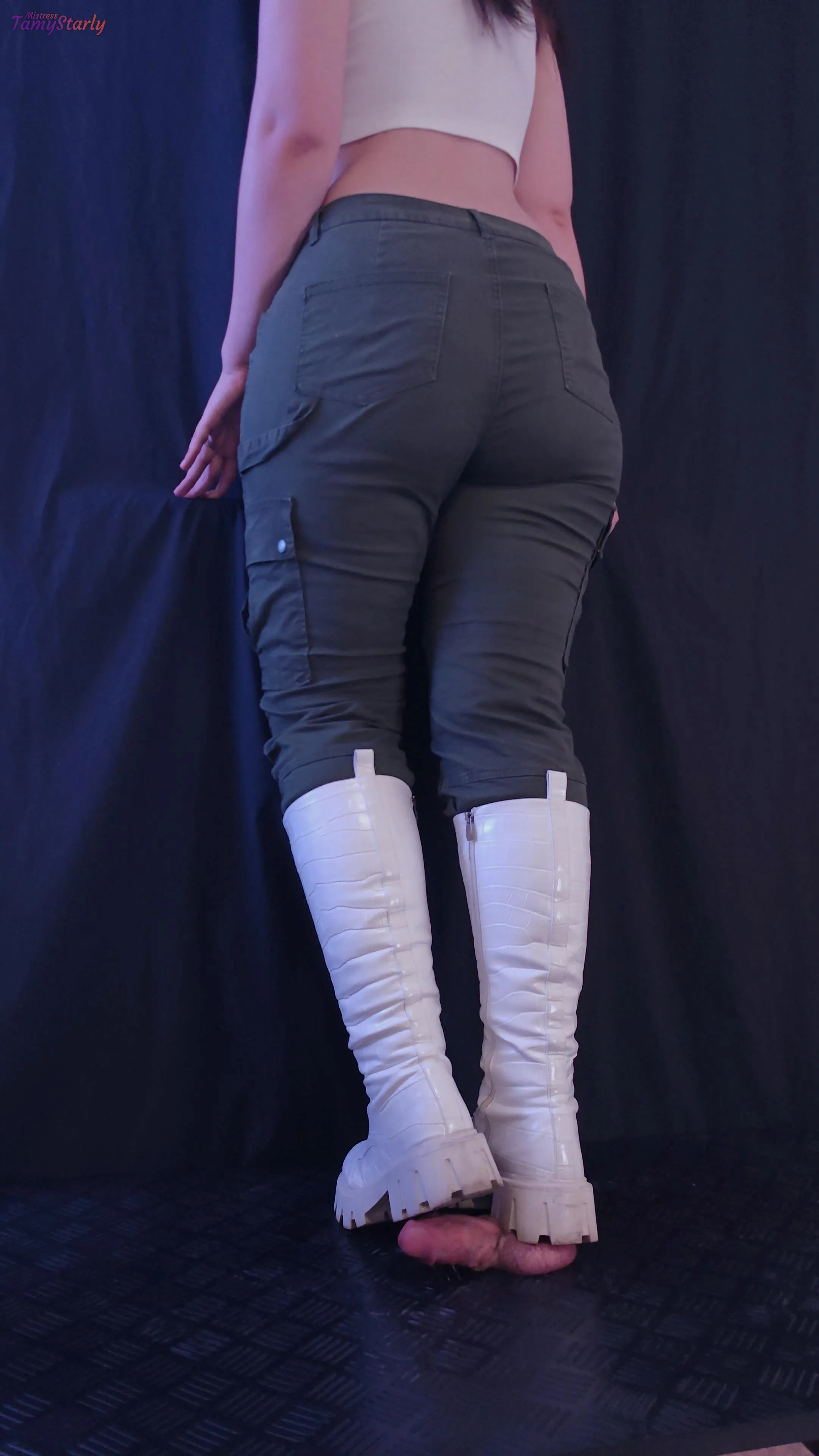 I walked everywhere with these boots😳