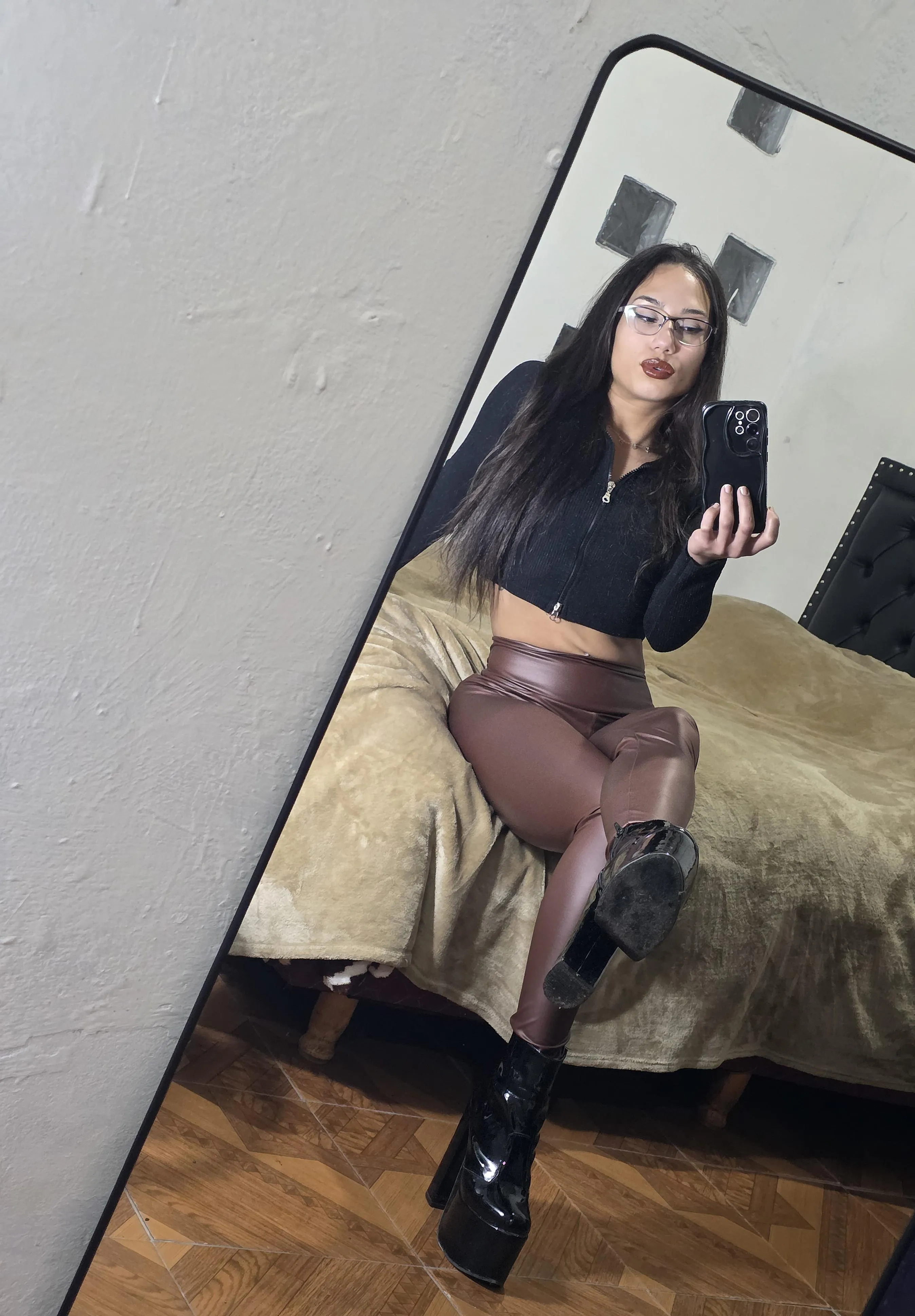 Is ur dirty tongue ready for my soles?