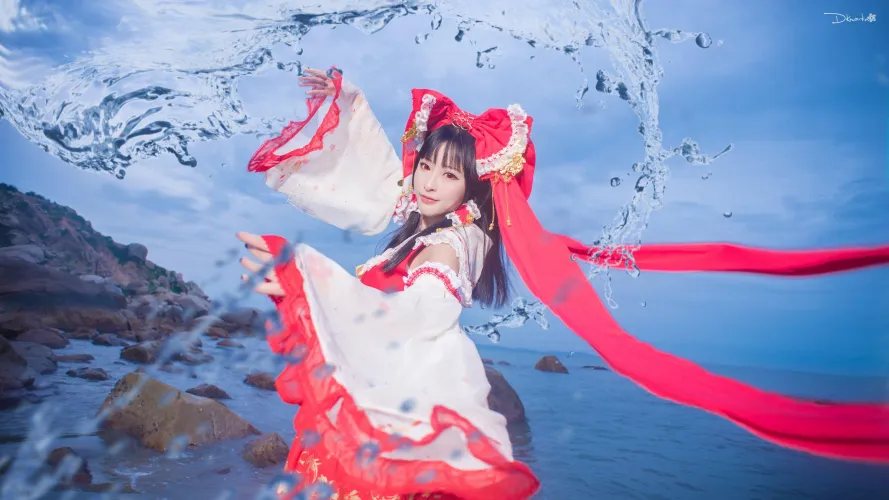 Shrine Maiden by QSYN0101