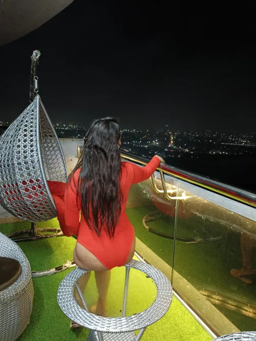 Touch me—without using your hands? Challenge accepted? 😉💦”