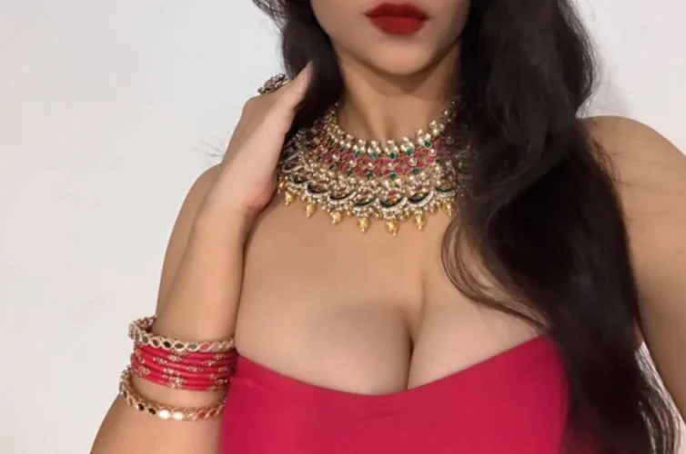 Wanna sext with a petite cutie tonight? (F)